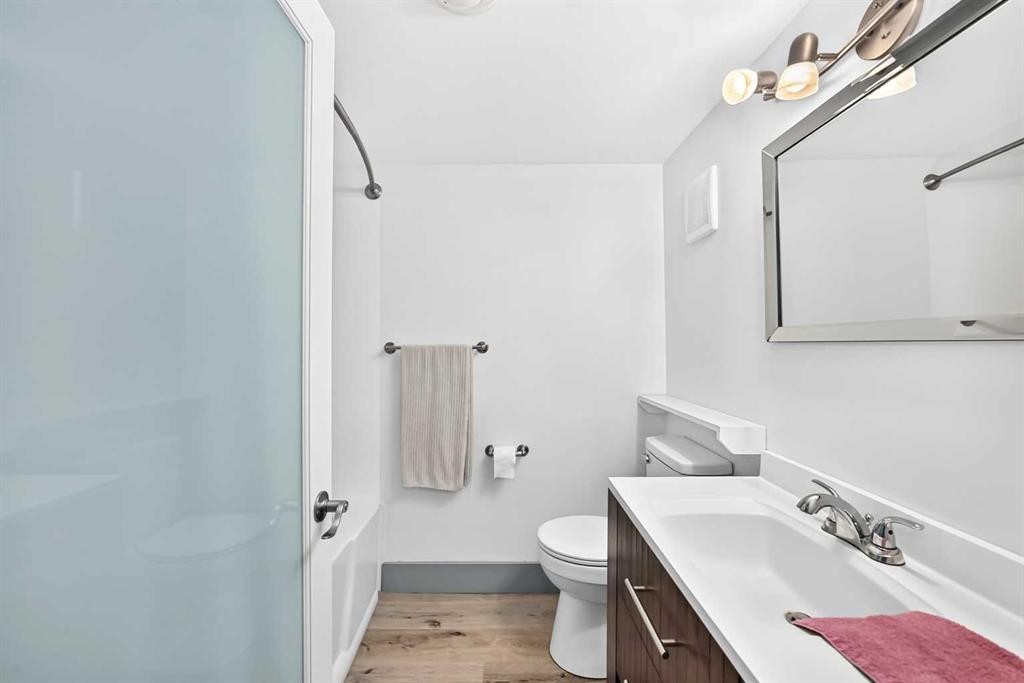 7731 47 Avenue Nw, Calgary, AB