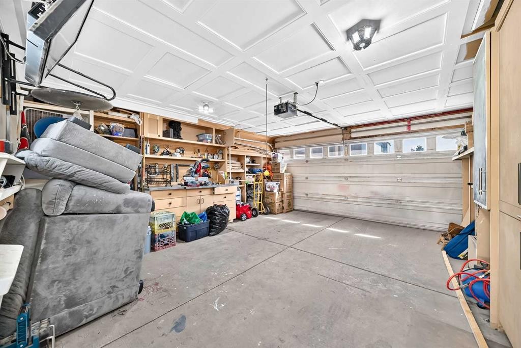 7731 47 Avenue Nw, Calgary, AB