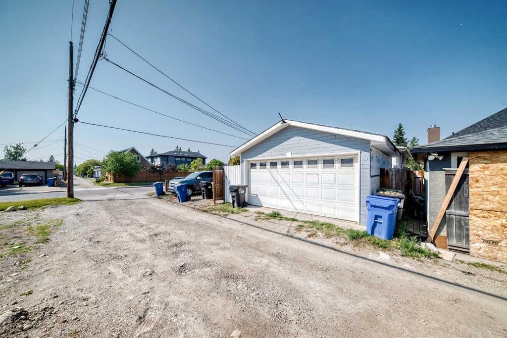 7731 47 Avenue Nw, Calgary, AB