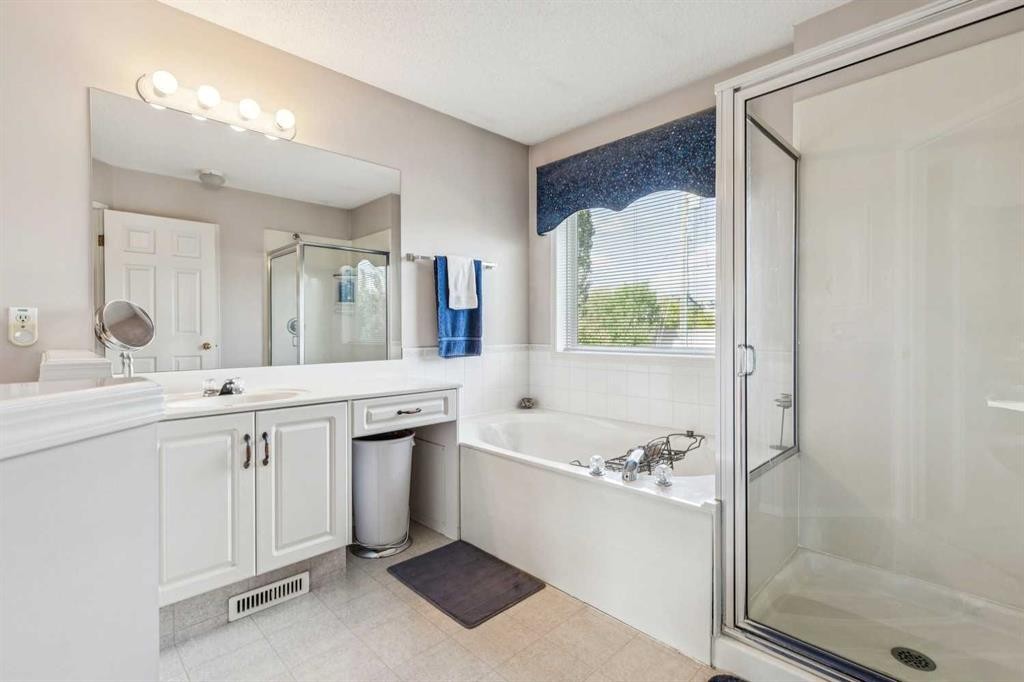 40 Country Hills Bay Nw, Calgary, AB