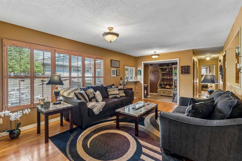 708 Lake Bonavista Drive Se, Calgary, AB