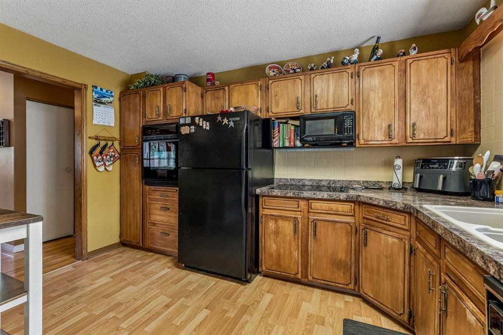 708 Lake Bonavista Drive Se, Calgary, AB