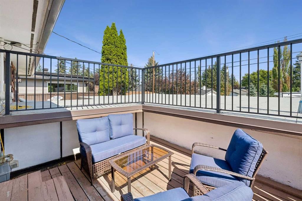 708 Lake Bonavista Drive Se, Calgary, AB