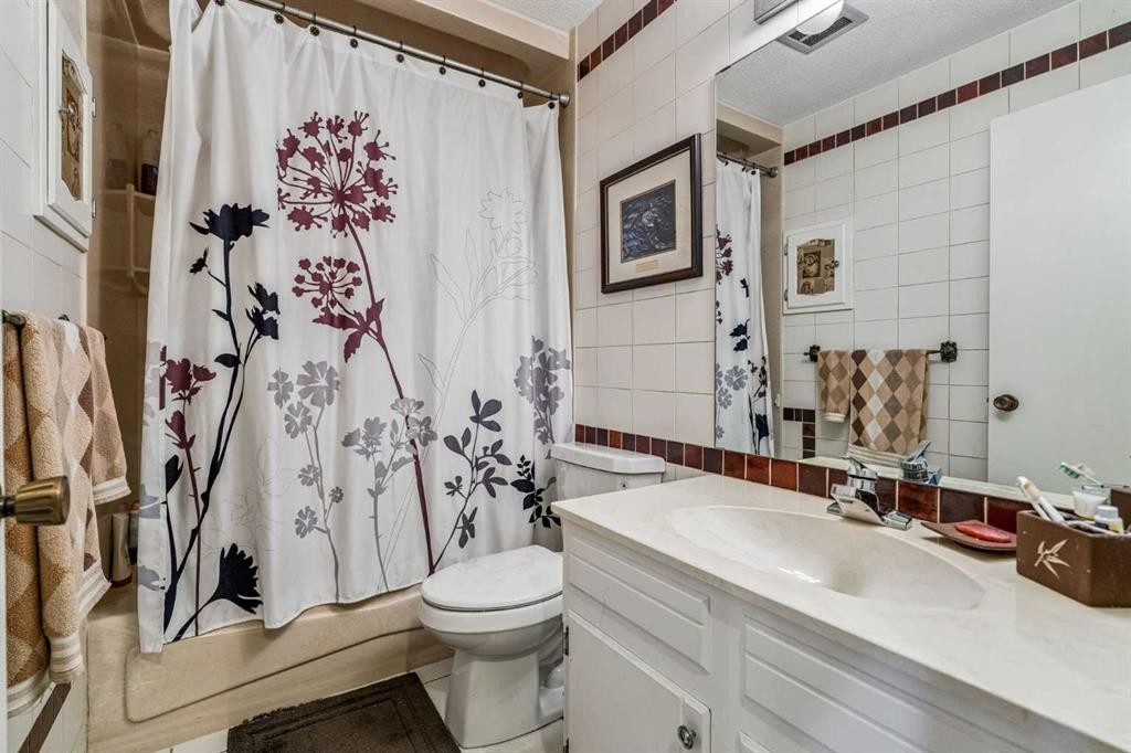 708 Lake Bonavista Drive Se, Calgary, AB