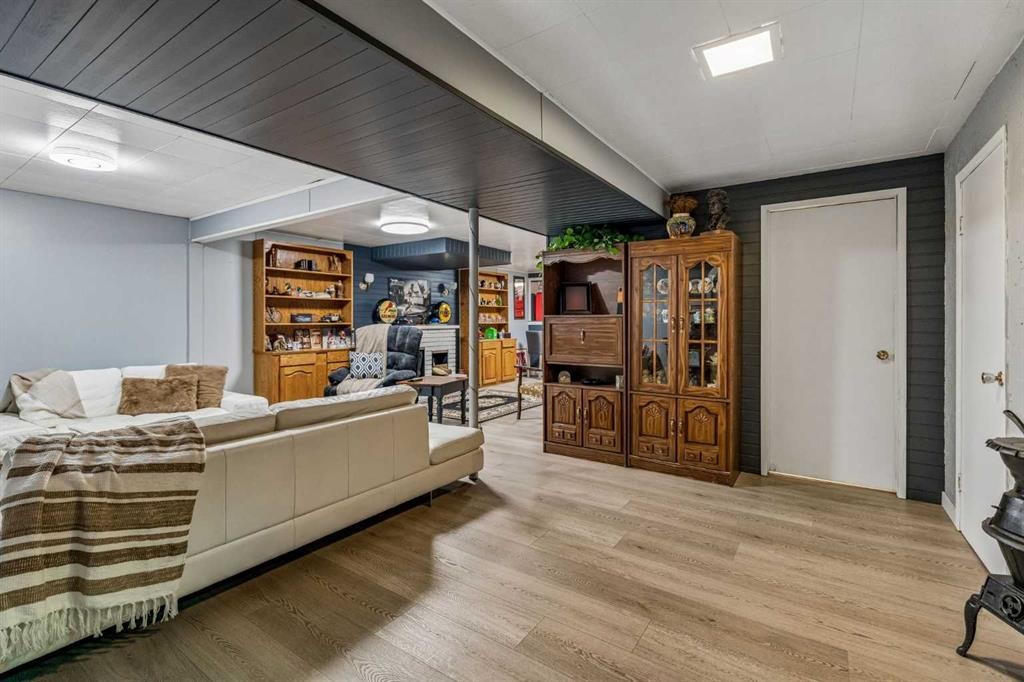 708 Lake Bonavista Drive Se, Calgary, AB