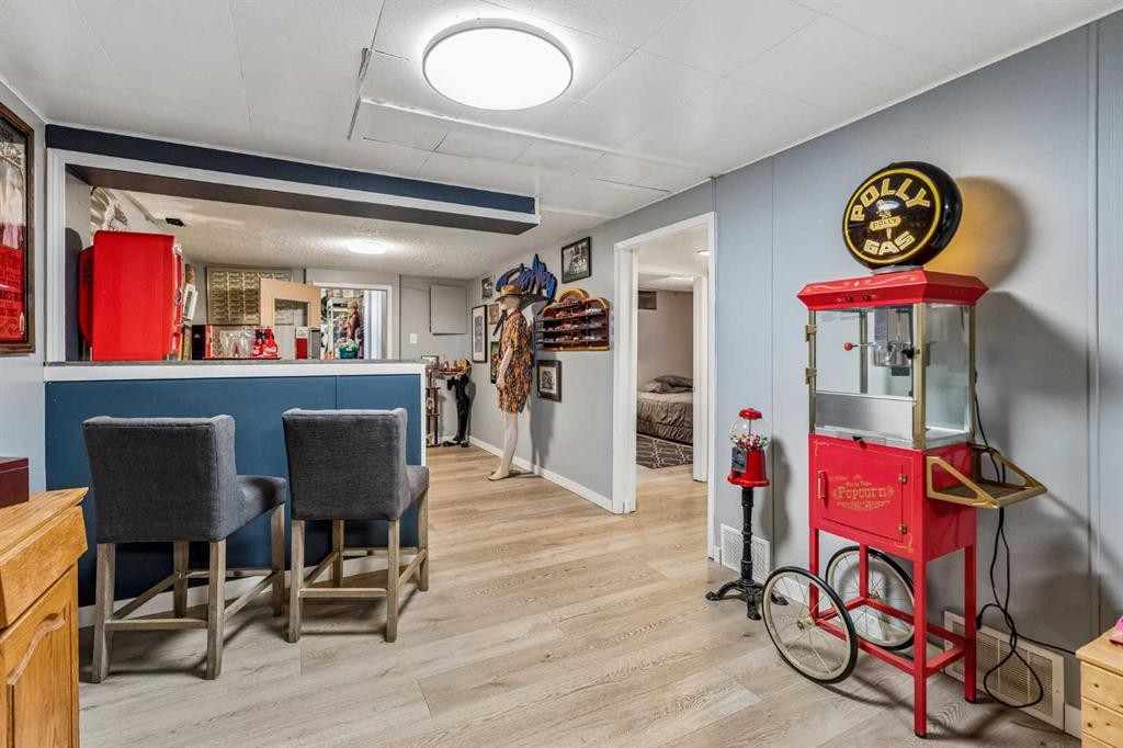 708 Lake Bonavista Drive Se, Calgary, AB