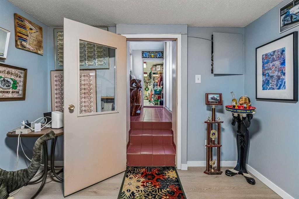 708 Lake Bonavista Drive Se, Calgary, AB