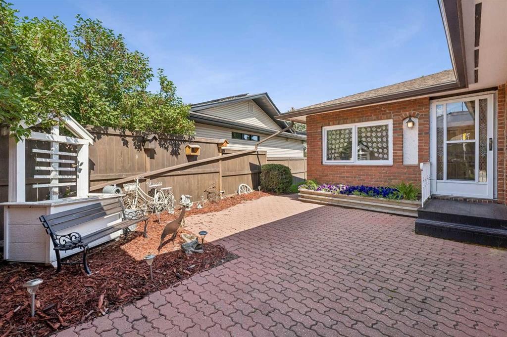 708 Lake Bonavista Drive Se, Calgary, AB