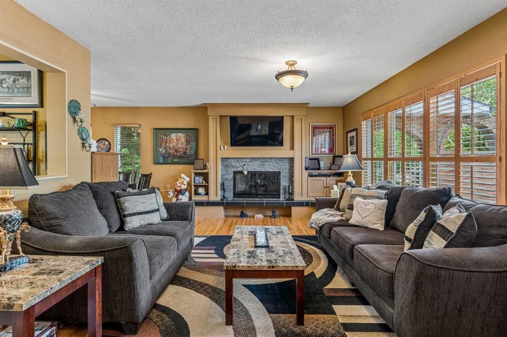 708 Lake Bonavista Drive Se, Calgary, AB