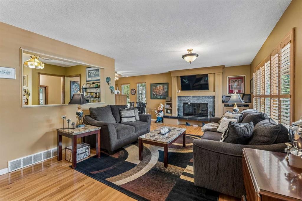 708 Lake Bonavista Drive Se, Calgary, AB