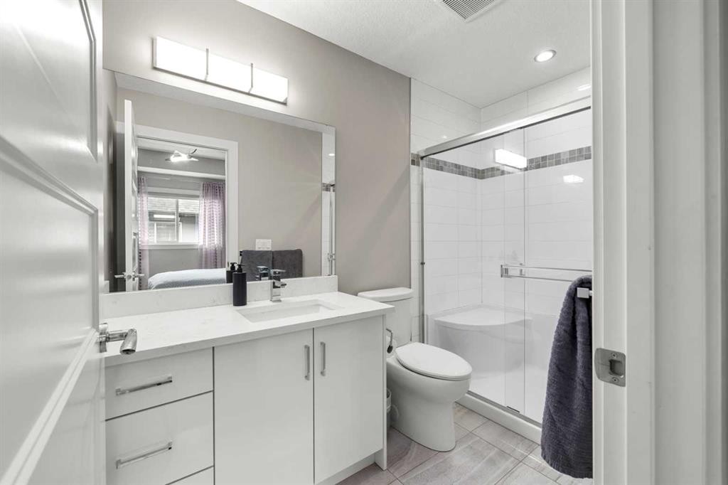 148 Kinniburgh Loop, Chestermere, AB