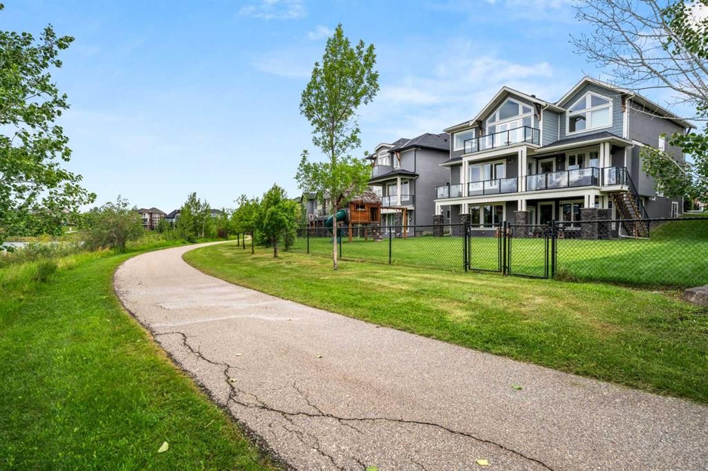 148 Kinniburgh Loop, Chestermere, AB