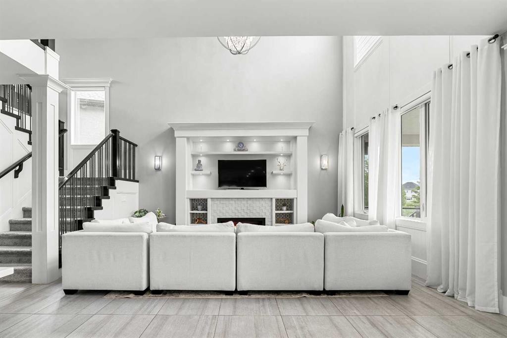 148 Kinniburgh Loop, Chestermere, AB