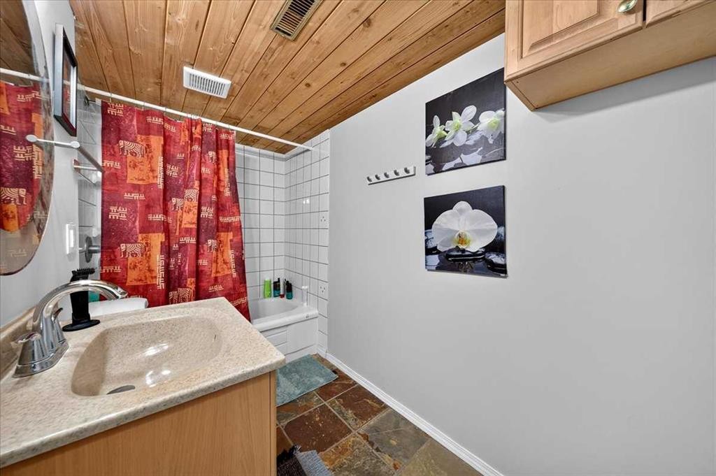 1424 11 Avenue Se, Calgary, AB