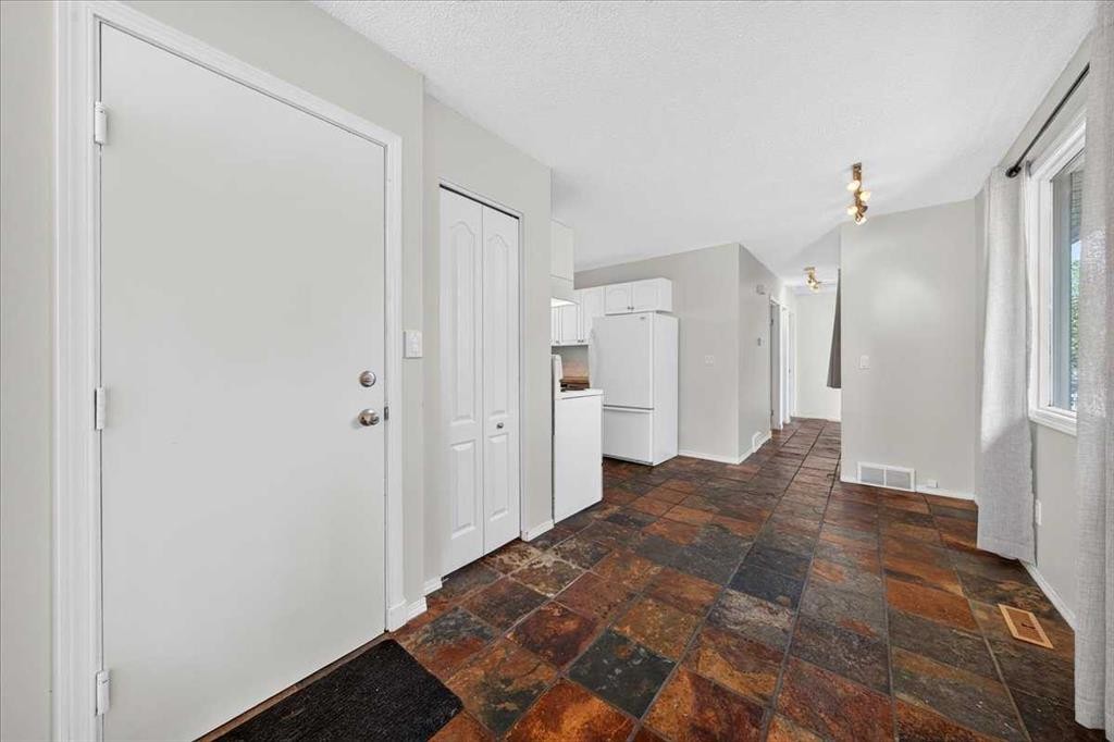 1424 11 Avenue Se, Calgary, AB