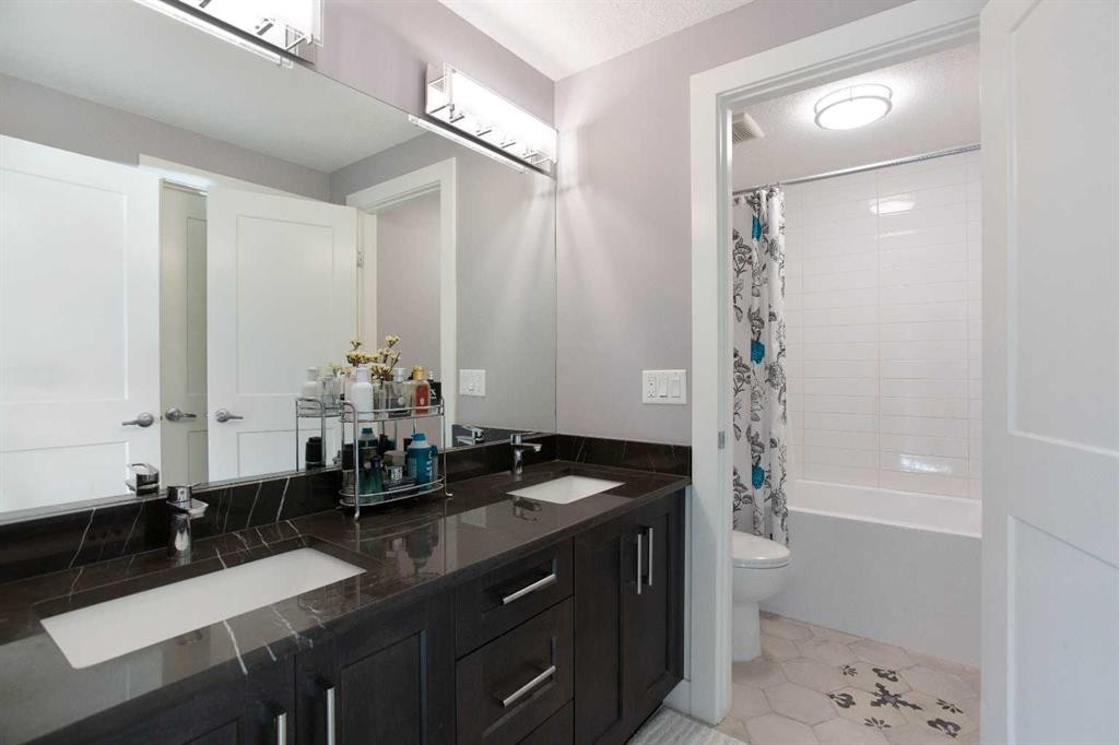 160 Kinniburgh Loop, Chestermere, AB