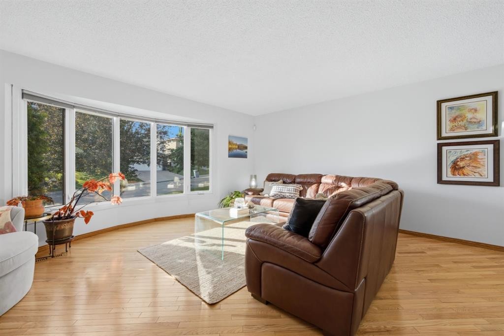6016 Dalcastle Crescent Nw, Calgary, AB