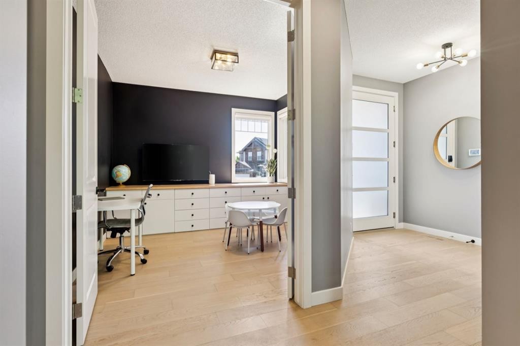 213 Cortina Bay Sw, Calgary, AB