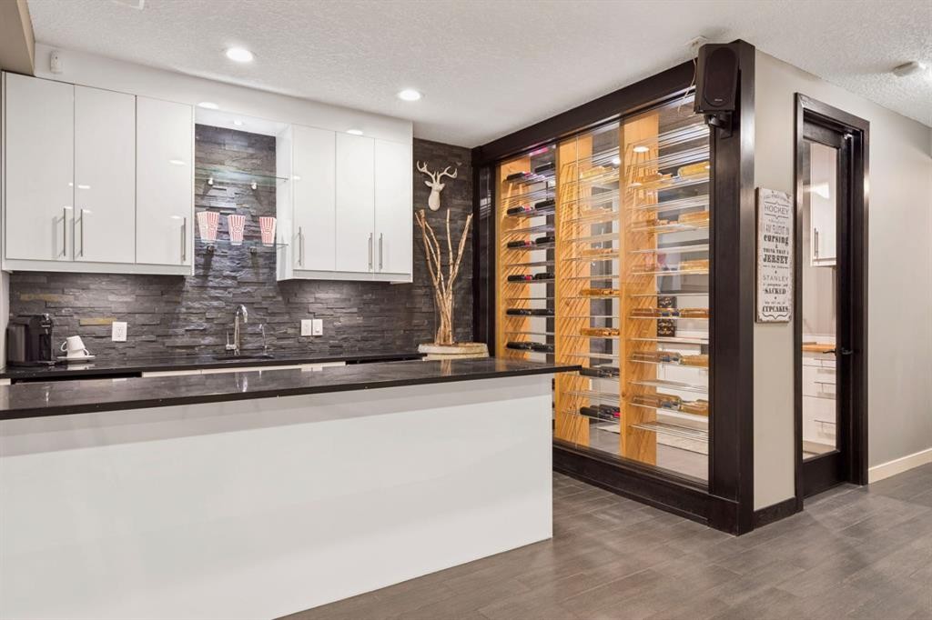 213 Cortina Bay Sw, Calgary, AB