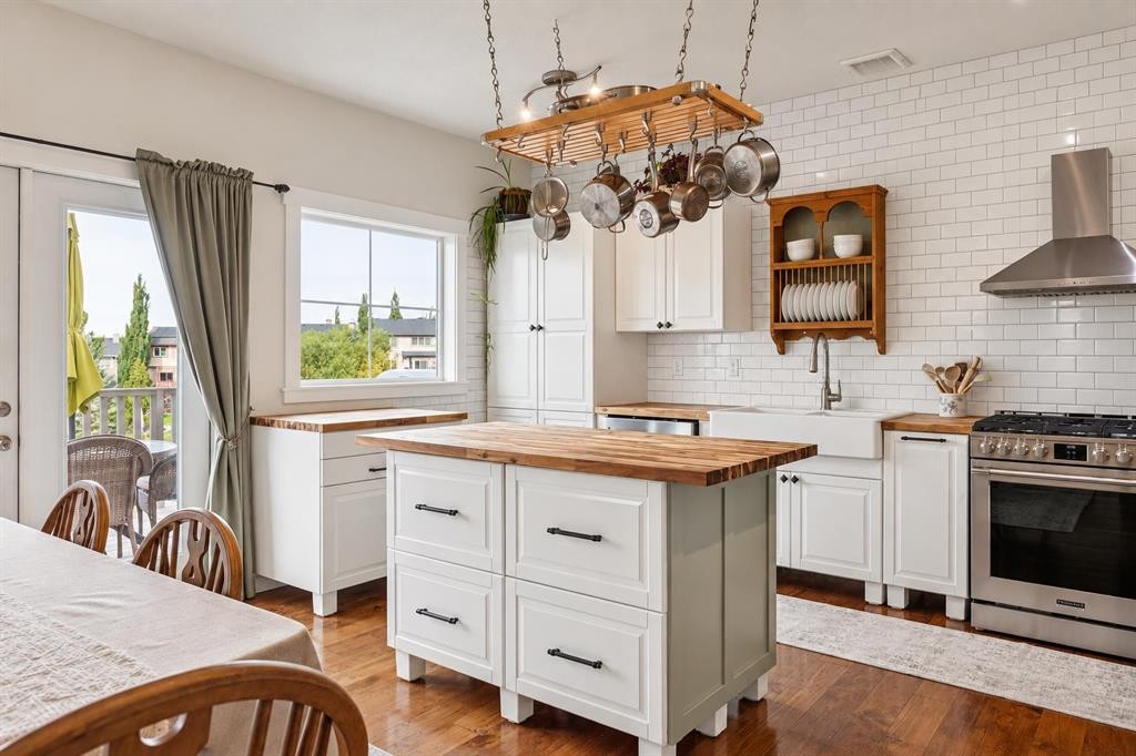 122 Hidden Creek Heights Nw, Calgary, AB