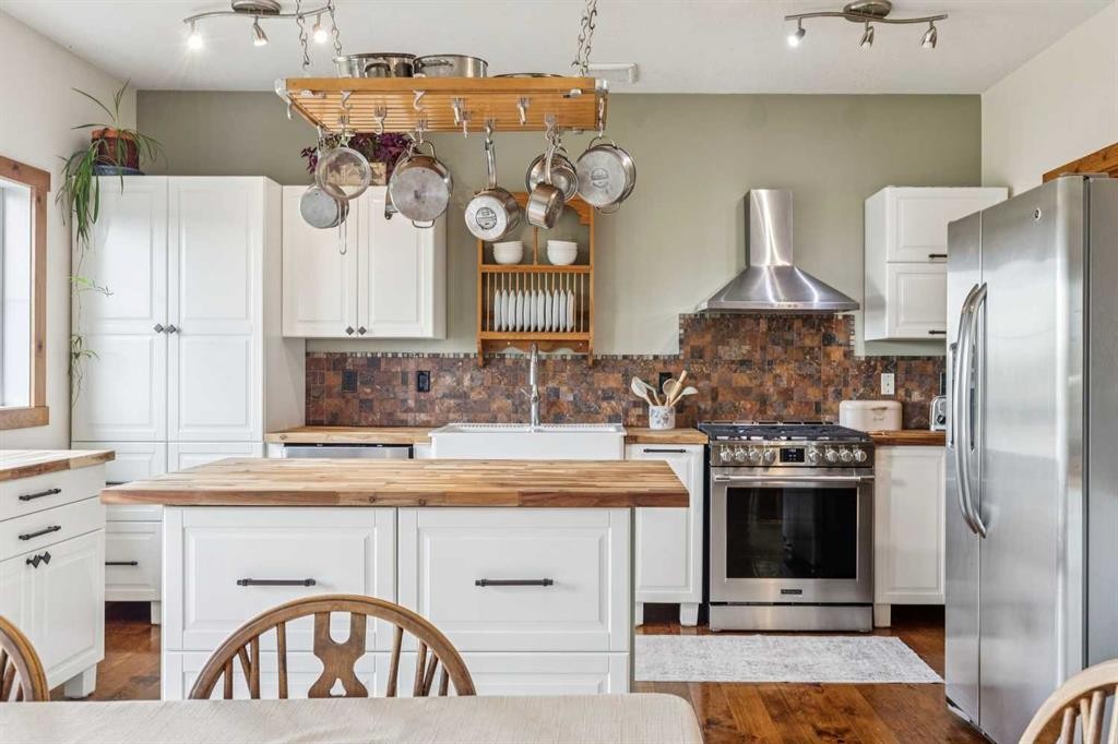 122 Hidden Creek Heights Nw, Calgary, AB