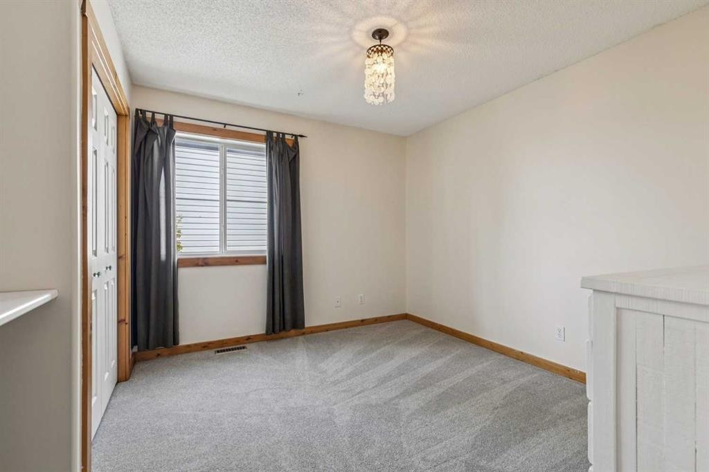 122 Hidden Creek Heights Nw, Calgary, AB