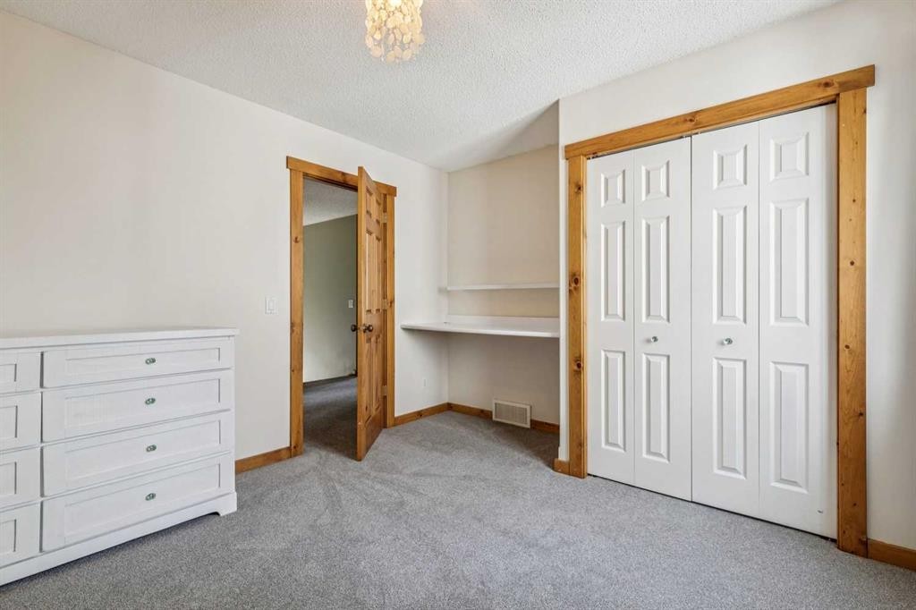 122 Hidden Creek Heights Nw, Calgary, AB