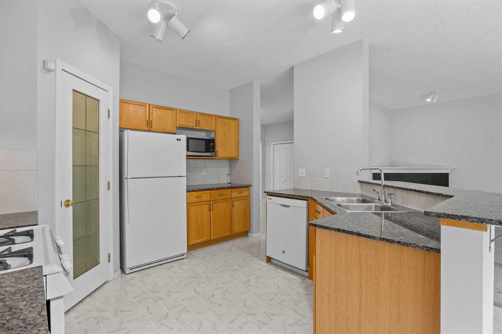 15 Hidden Ranch Crescent Nw, Calgary, AB