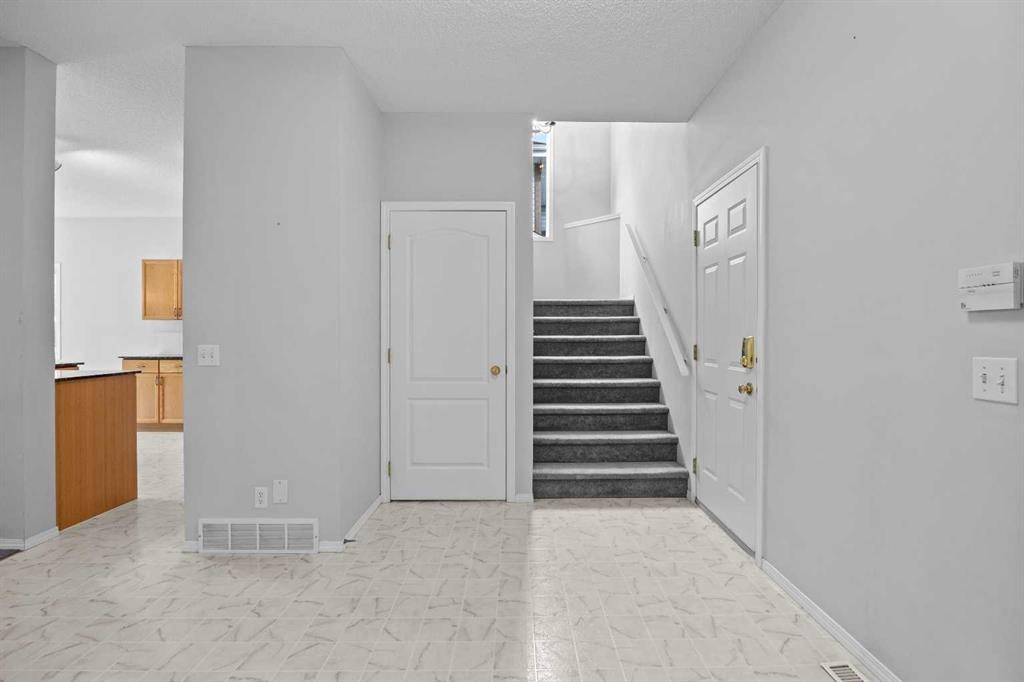 15 Hidden Ranch Crescent Nw, Calgary, AB
