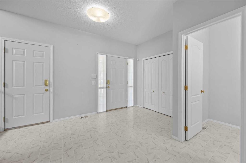 15 Hidden Ranch Crescent Nw, Calgary, AB