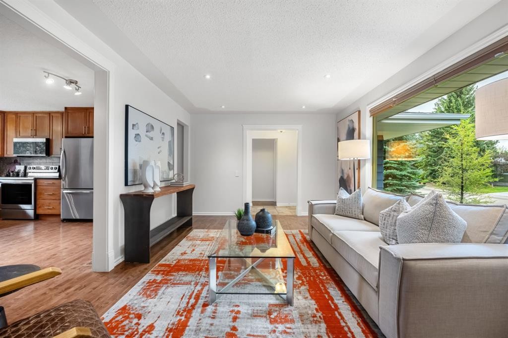 839 Lake Twintree Crescent Se, Calgary, AB
