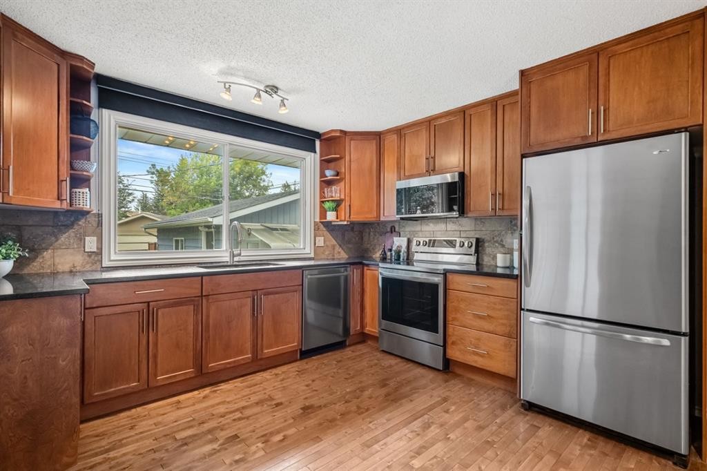 839 Lake Twintree Crescent Se, Calgary, AB