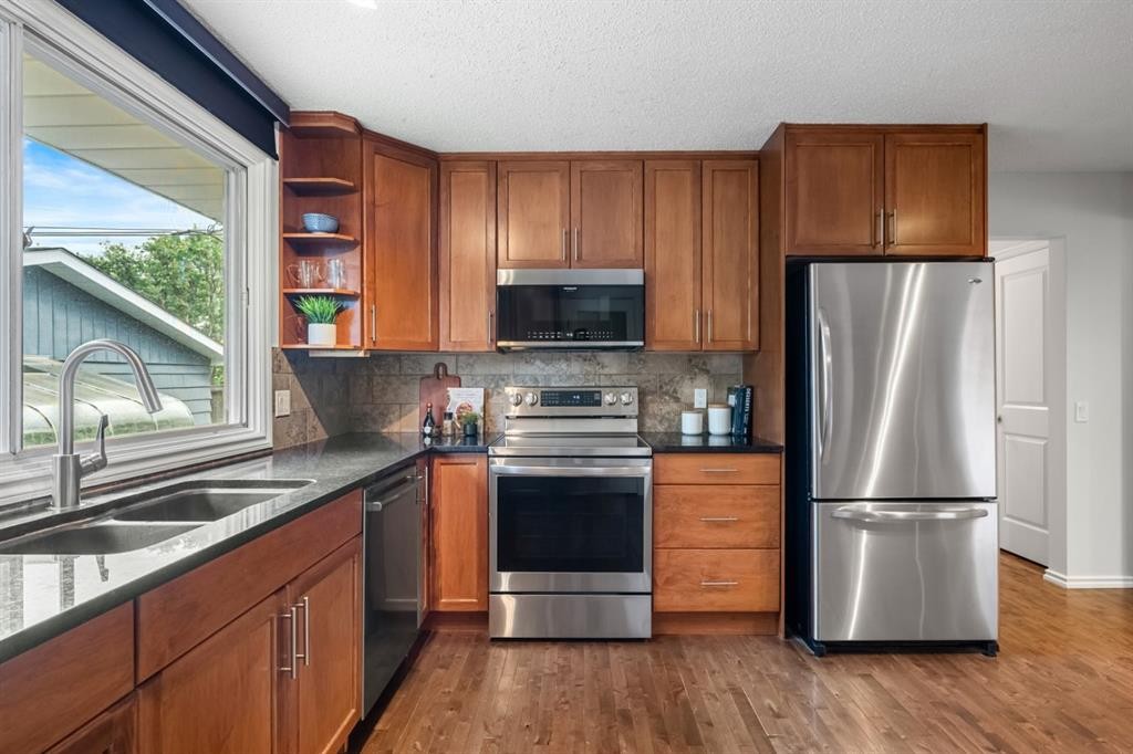 839 Lake Twintree Crescent Se, Calgary, AB