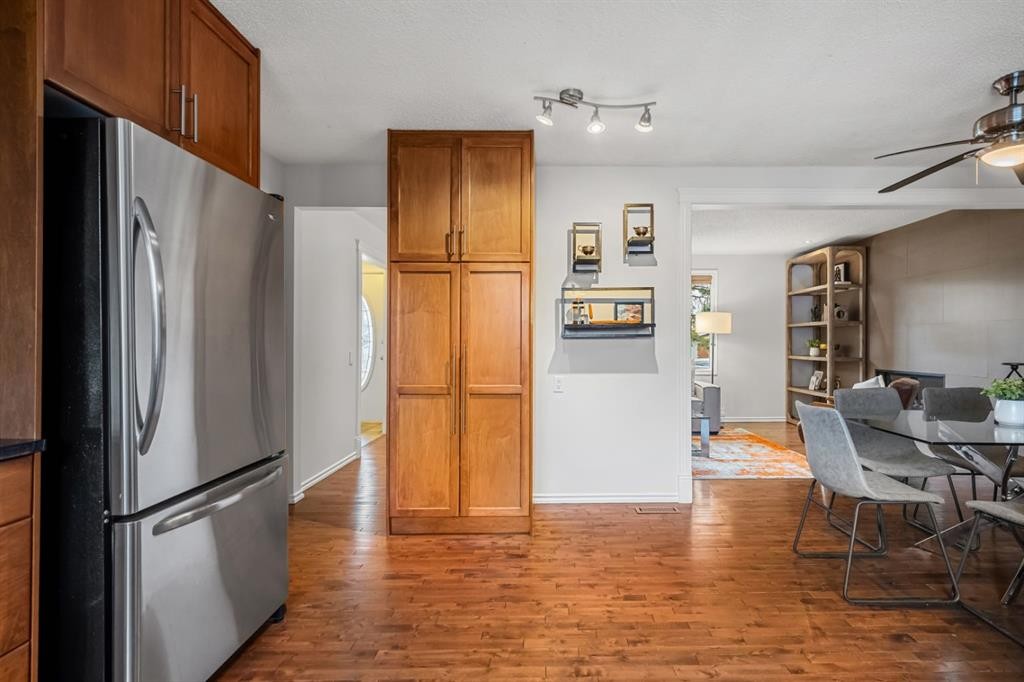 839 Lake Twintree Crescent Se, Calgary, AB