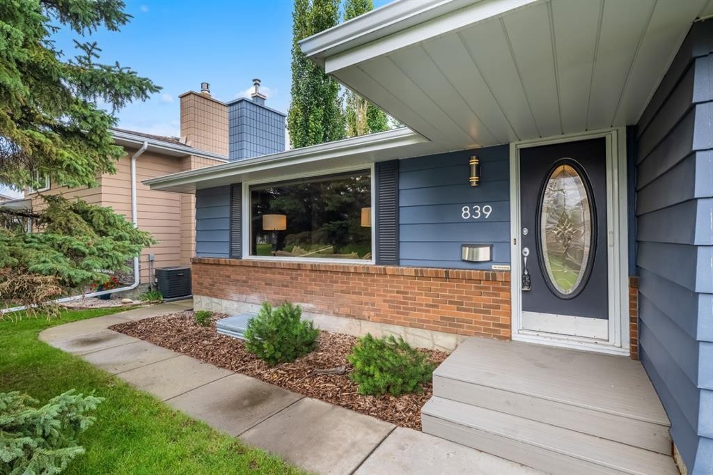 839 Lake Twintree Crescent Se, Calgary, AB