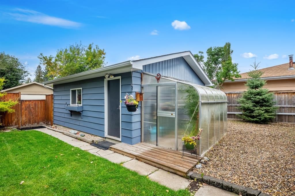 839 Lake Twintree Crescent Se, Calgary, AB