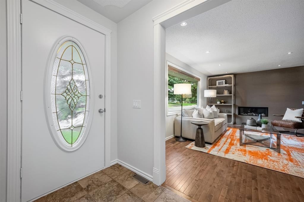 839 Lake Twintree Crescent Se, Calgary, AB
