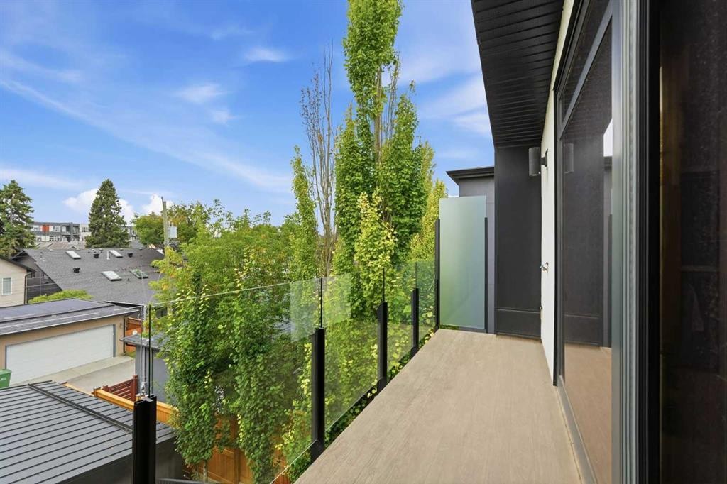 2407 31 Avenue Sw, Calgary, AB