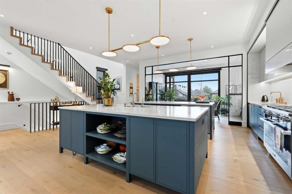 2407 31 Avenue Sw, Calgary, AB