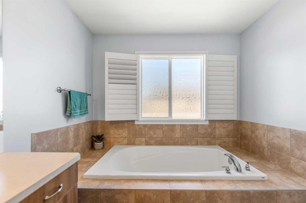 30 Windstone Lane Sw, Airdrie, AB