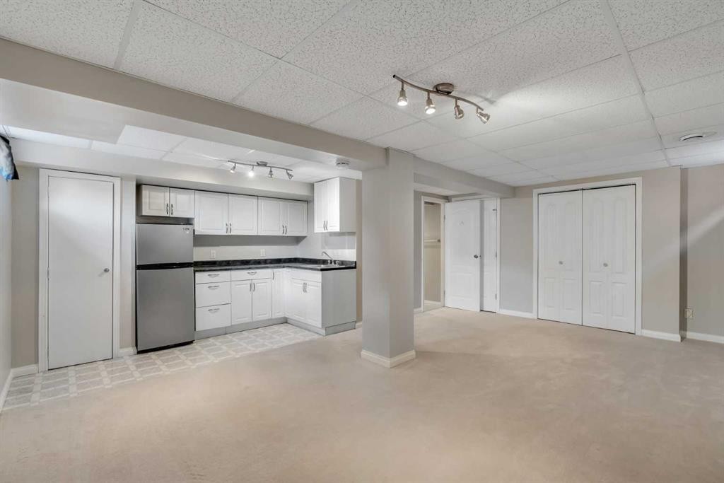 6326 37 Street Sw, Calgary, AB