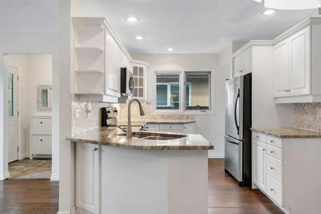 6326 37 Street Sw, Calgary, AB