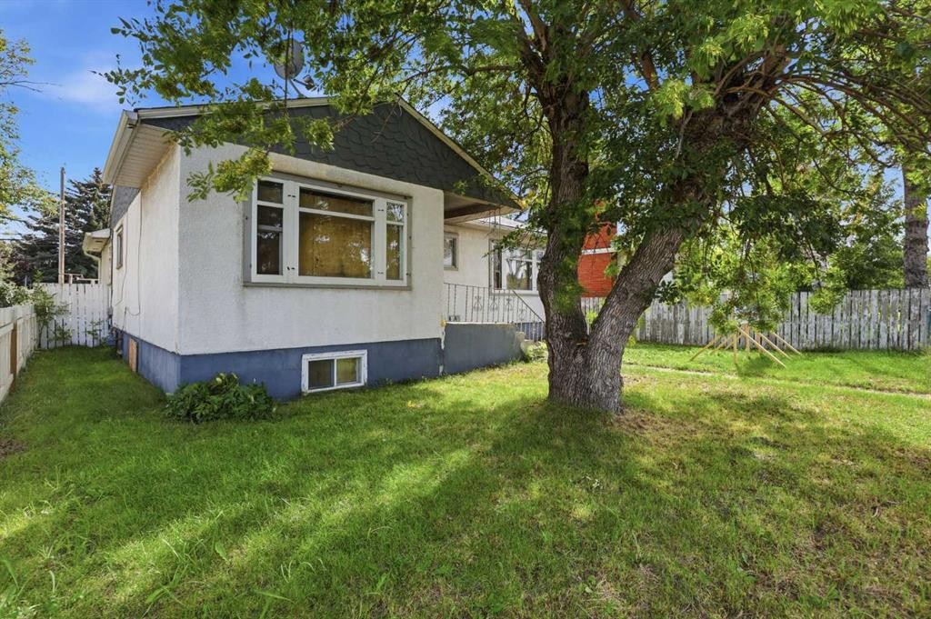 3520 Centre Street North, Calgary, AB