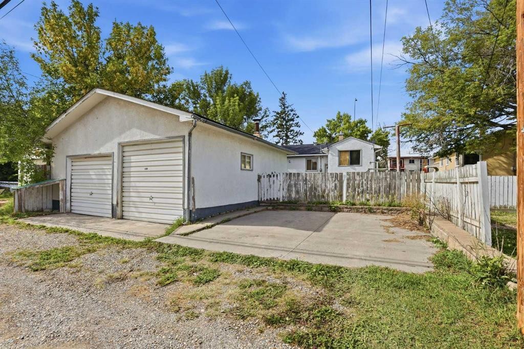 3520 Centre Street North, Calgary, AB