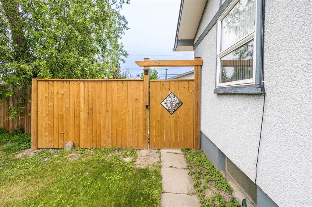 100 Marbrooke Circle Ne, Calgary, AB