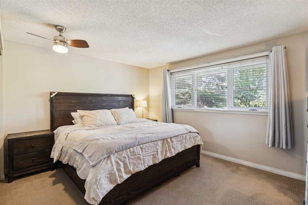 558 Strathcona Drive Sw, Calgary, AB