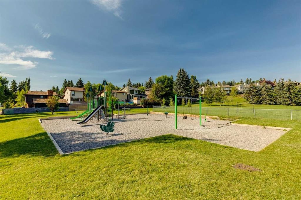 558 Strathcona Drive Sw, Calgary, AB
