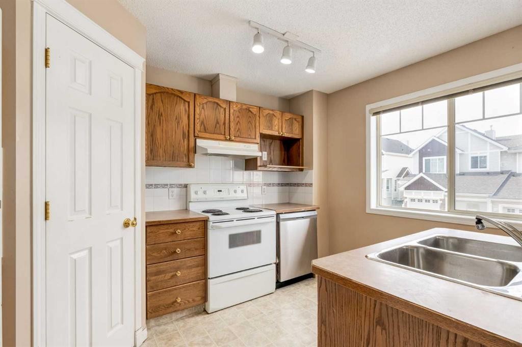 109 Hidden Creek Gardens Nw, Calgary, AB