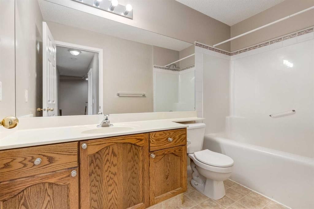 109 Hidden Creek Gardens Nw, Calgary, AB