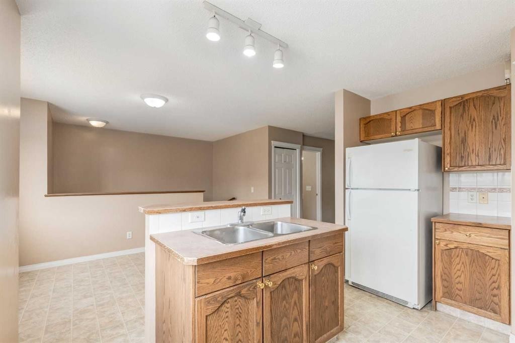 109 Hidden Creek Gardens Nw, Calgary, AB